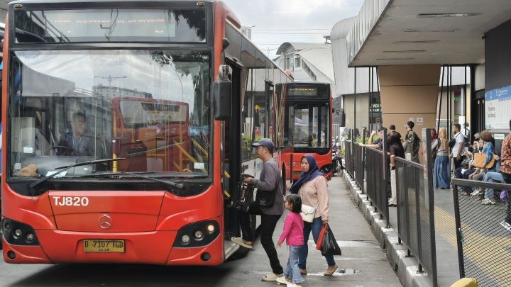DTKJ Usulkan Tarif Langganan Transjakarta Rp200.000 per Bulan, Solusi Hemat Ongkos Pekerja Jakarta