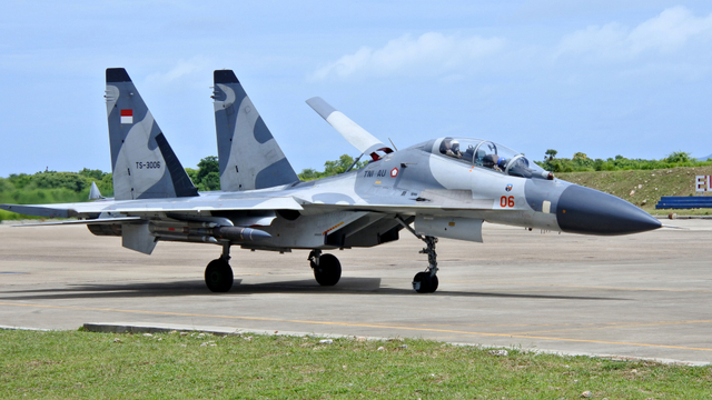 Momen Epik: Dua Jet Tempur Sukhoi TNI AU Kawal Pesawat Presiden Belarus di Langit Indonesia