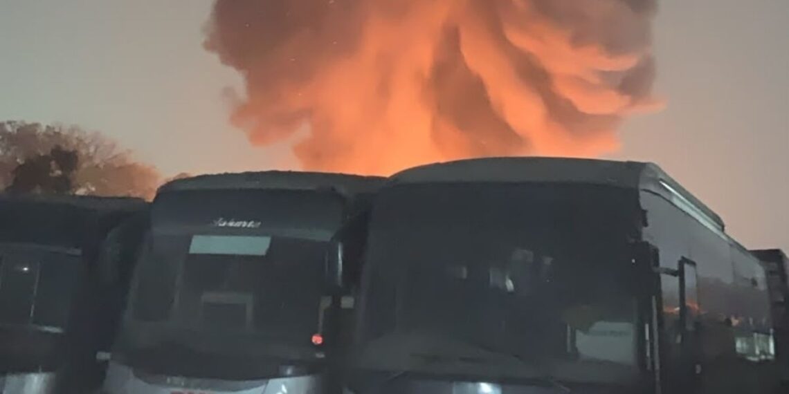 50 Bus PO Sinar Jaya Terbakar di Kawasan Industri MM2100 Bekasi