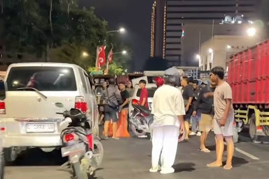 Outlander Tabrak Taksi Listrik hingga Warga di Surabaya, Satu Orang Tewas
